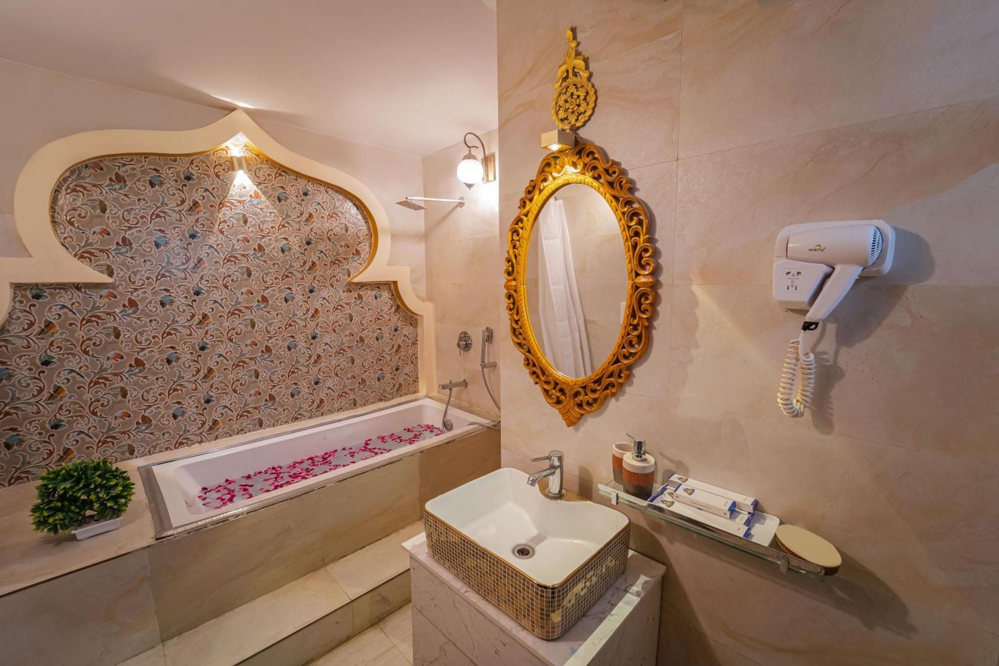 The Neeraj Ganga Heritage Palace Rishikesh Ngoại thất bức ảnh